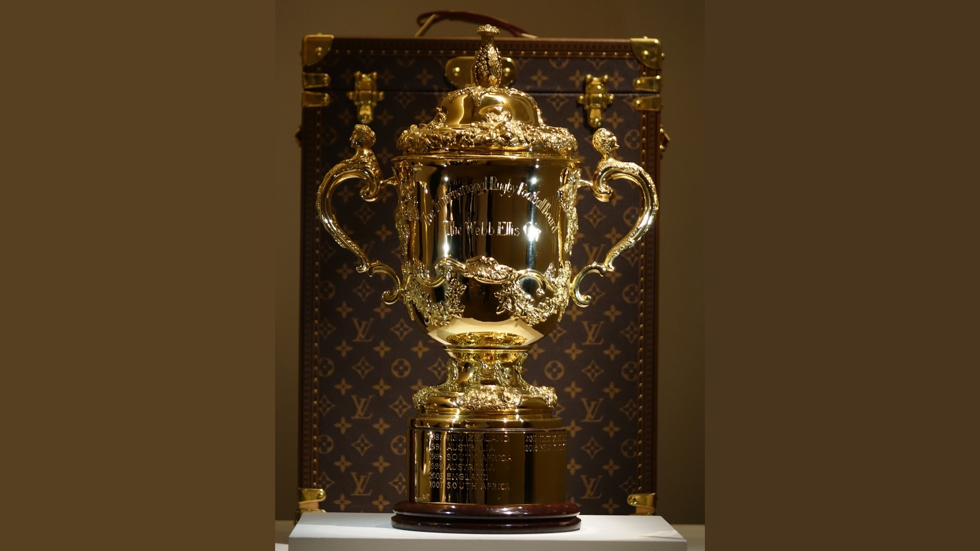 Louis Vuitton signe l'étui de la coupe du monde de rugby 2023